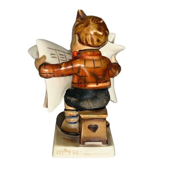 M.J.HUMMEL Latest News Young boy readying the newspaper Collectible Figurine - Picture 4 of 12